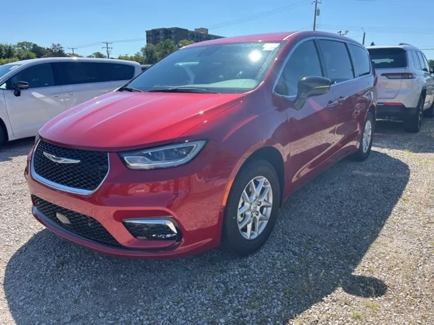 2026 Chrysler Pacifica photo 1
