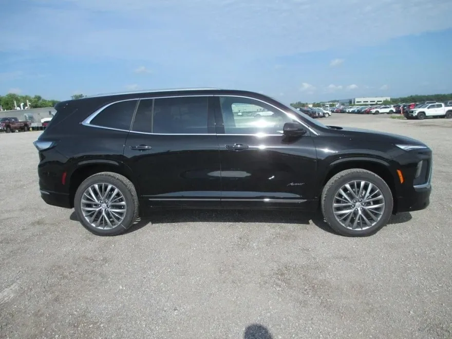 2025 Buick Enclave Avenir photo 1