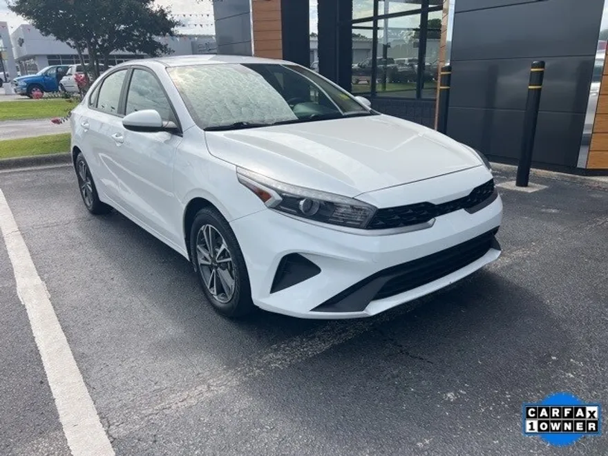 2023 Kia Forte LXS photo 1