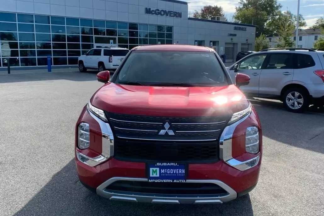 2024 Mitsubishi Outlander SE photo 1