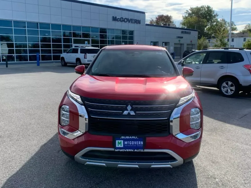 2024 Mitsubishi Outlander SE photo 1