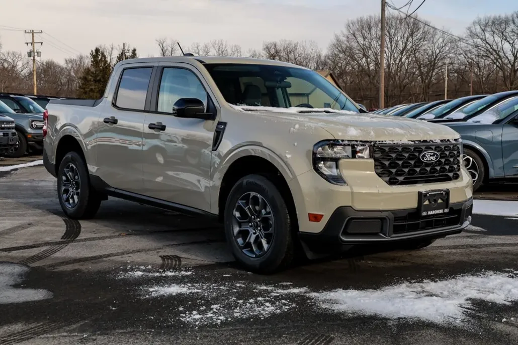 2025 Ford Maverick XLT photo 1