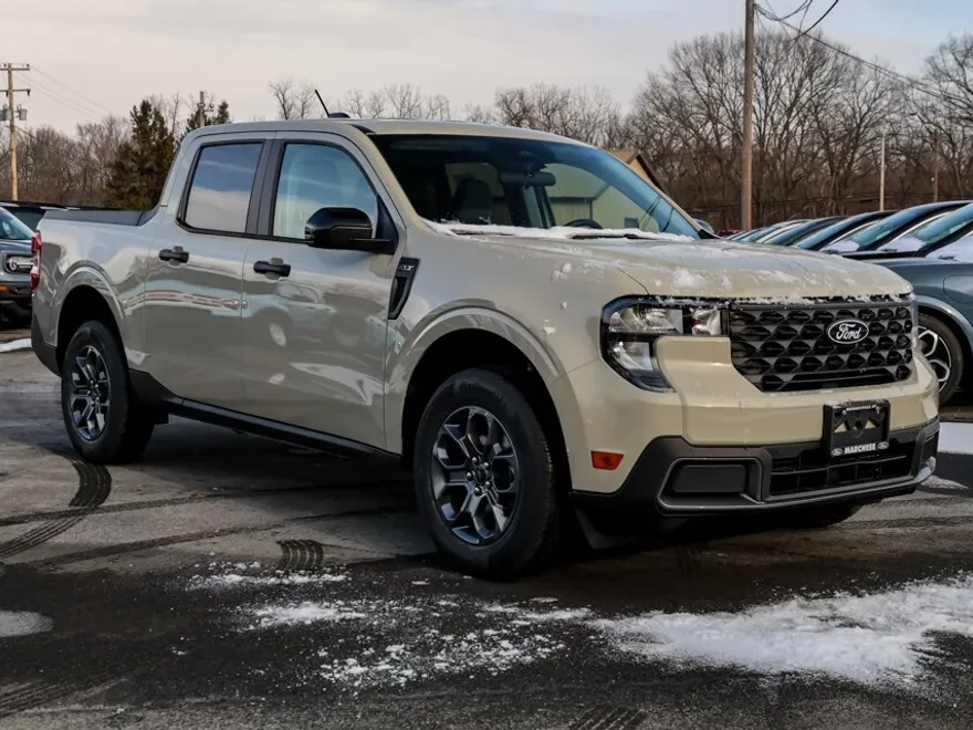 2025 Ford Maverick XLT photo 1