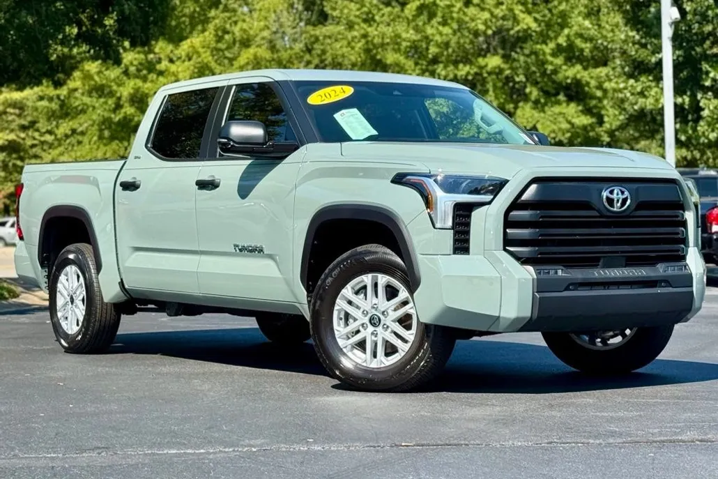 2024 Toyota Tundra SR5 photo 1