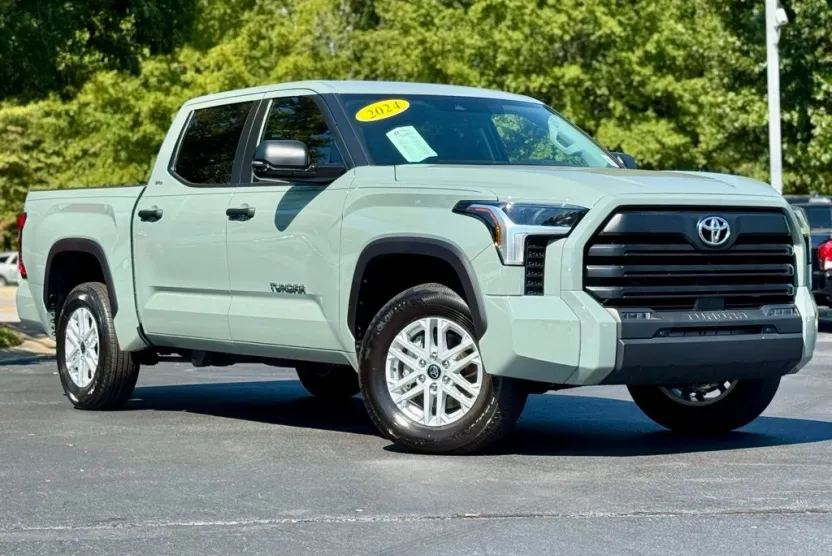 2024 Toyota Tundra SR5 photo 1