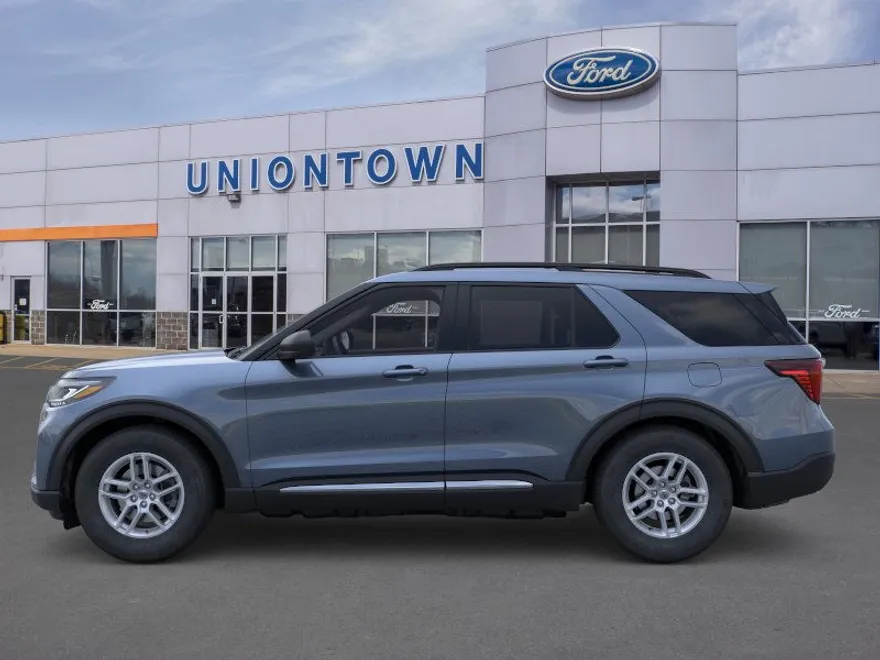 2025 Ford Explorer photo 1