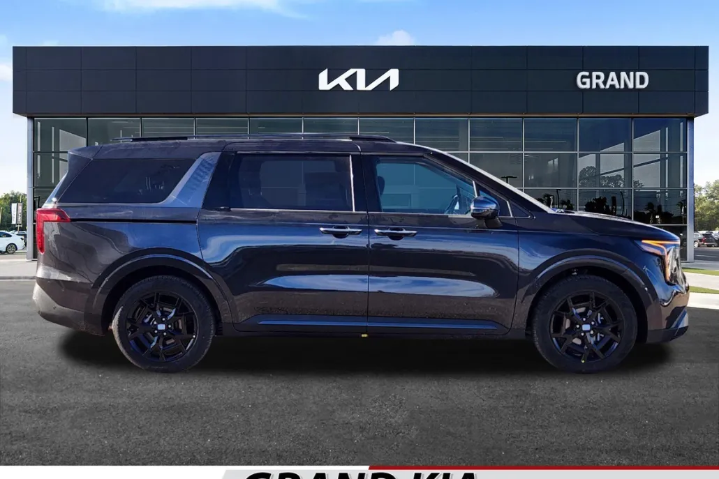 2026 Kia Carnival SX photo 1
