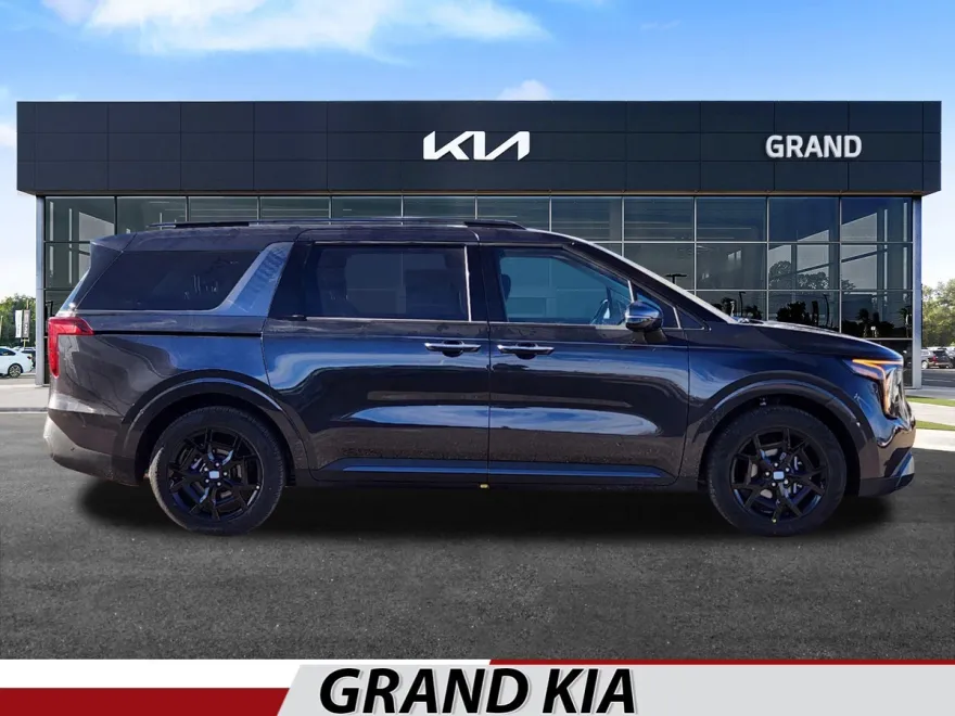 2026 Kia Carnival SX photo 1