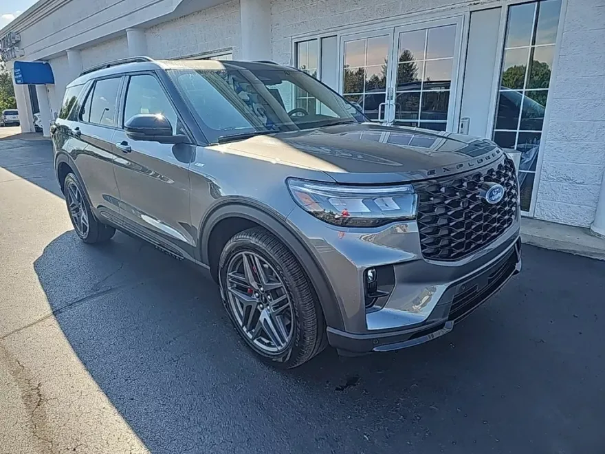 2025 Ford Explorer ST-Line photo 1