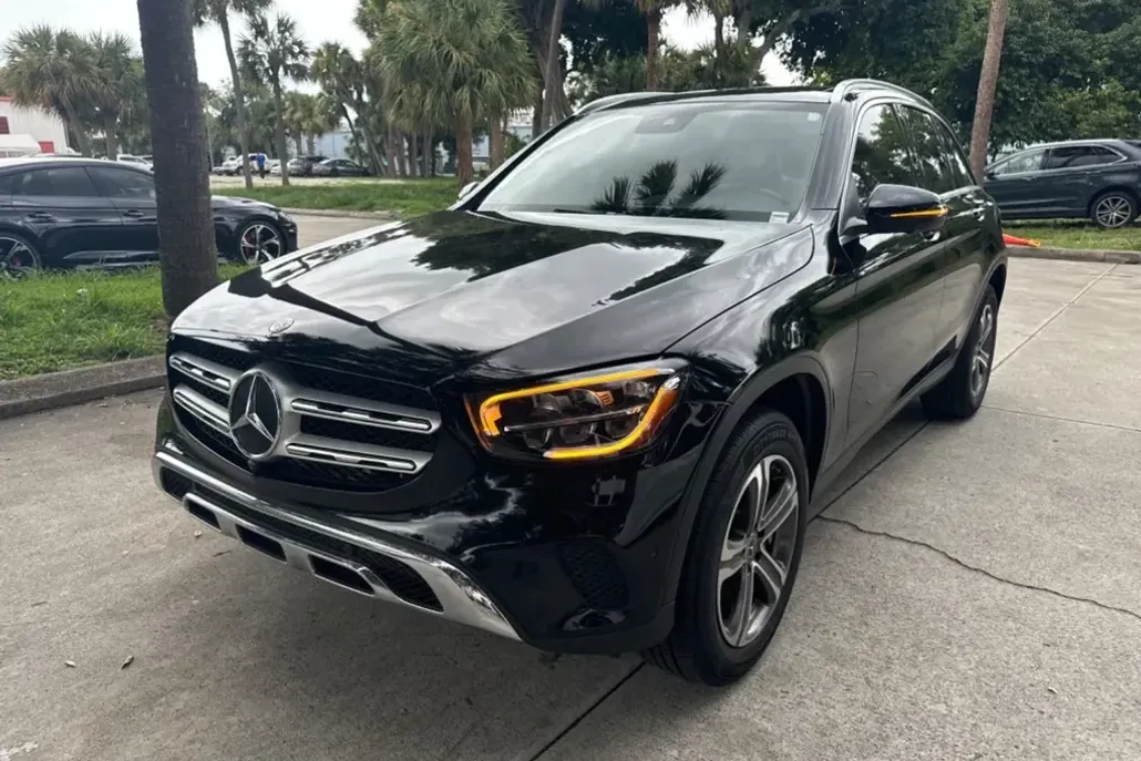 2022 Mercedes Benz GLC 300 photo 1