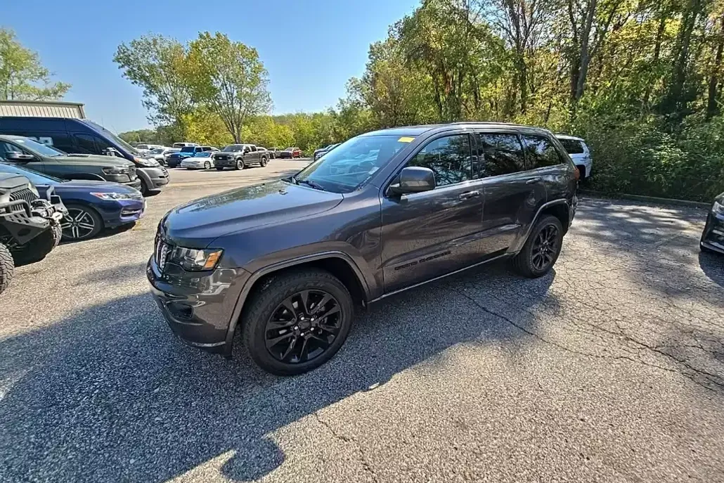 2019 Jeep Grand Cherokee Altitude photo 1