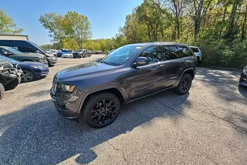 2019 Jeep Grand Cherokee Altitude photo 1