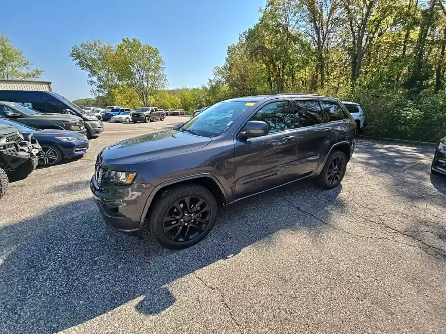 2019 Jeep Grand Cherokee Altitude photo 1