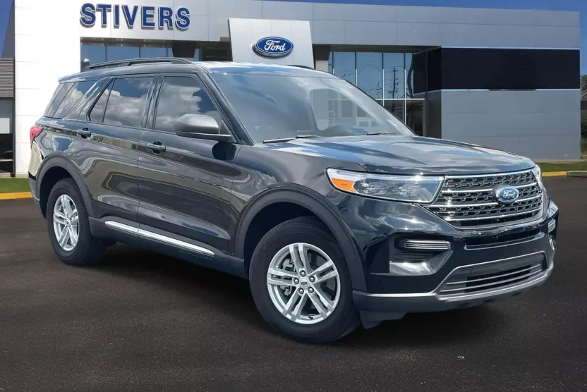 2024 Ford Explorer XLT photo 1
