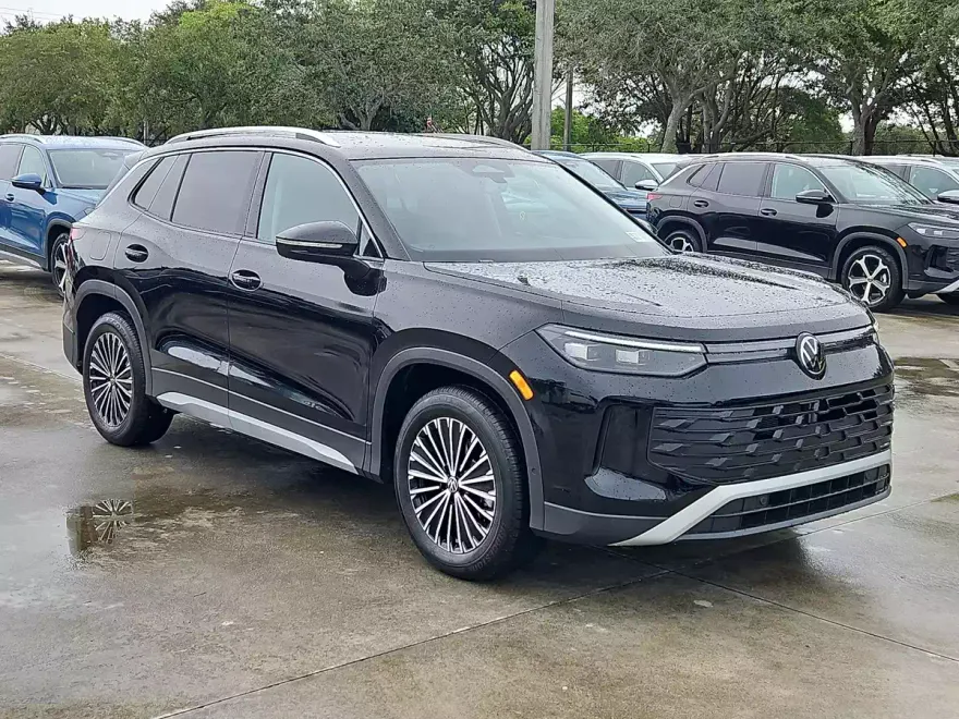 2025 Volkswagen Tiguan S photo 1