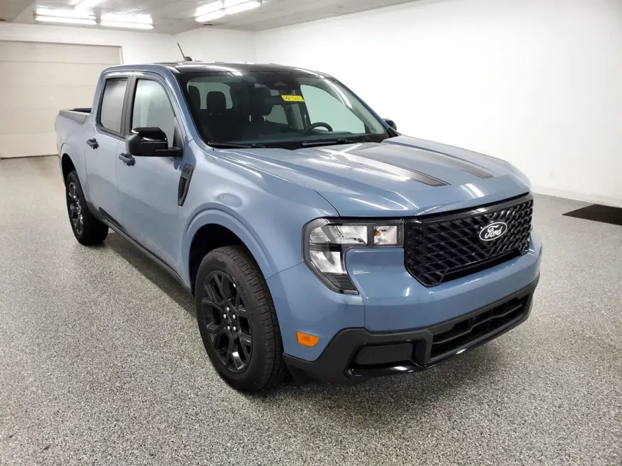 2025 Ford Maverick XLT photo 1