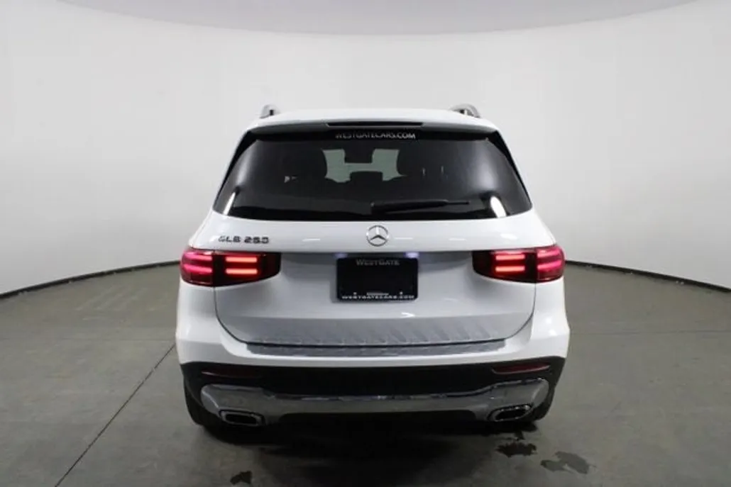 2024 Mercedes Benz GLB 250 photo 1