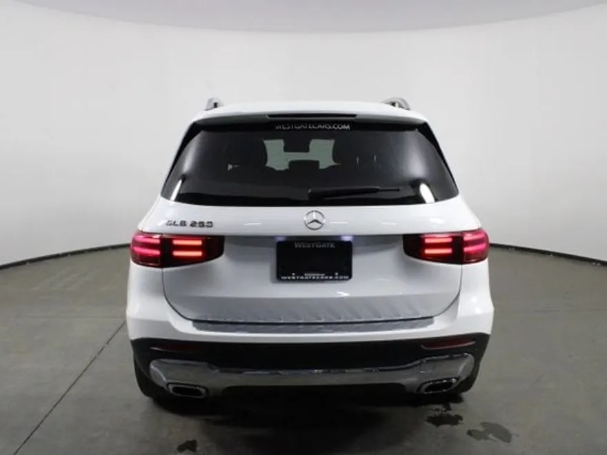 2024 Mercedes Benz GLB 250 photo 1