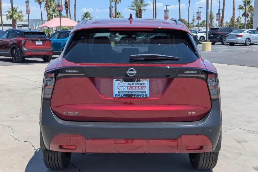 2025 Nissan Kicks SR photo 1