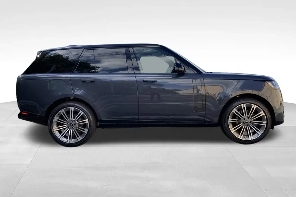 2025 Land Rover Range Rover SE photo 1