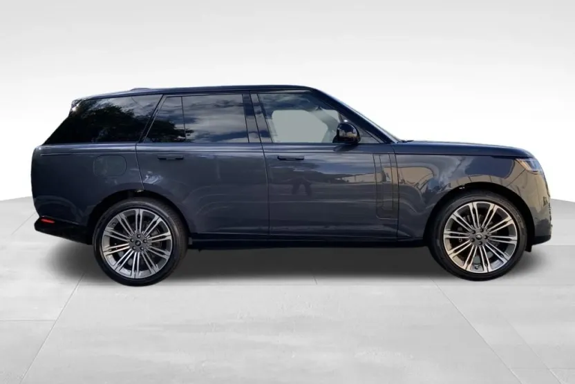 2025 Land Rover Range Rover SE photo 1