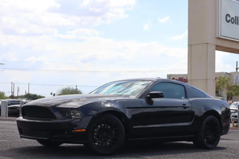 2014 Ford Mustang V6 Premium photo 1