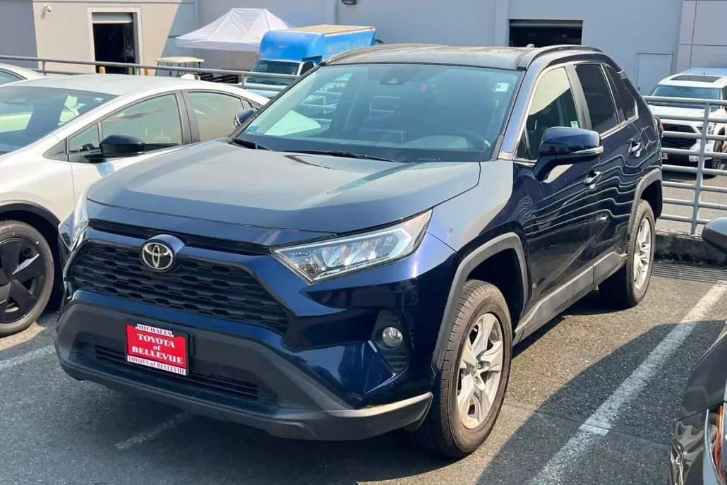 2021 Toyota RAV4 XLE photo 1