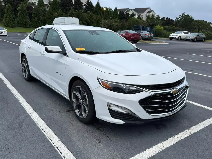 2024 Chevrolet Malibu 1LT photo 1