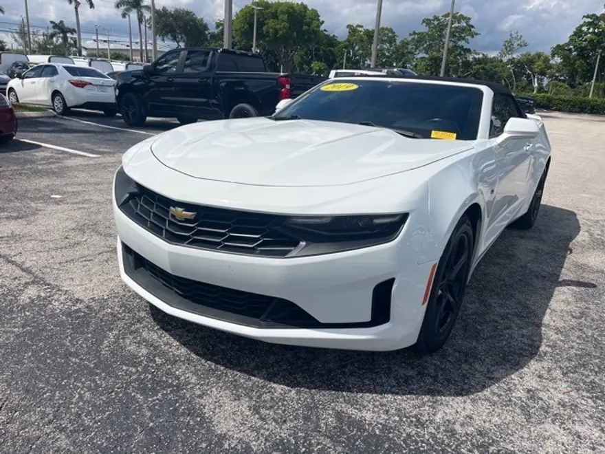 2019 Chevrolet Camaro 1LT photo 1