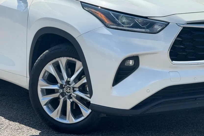 2021 Toyota Highlander Limited photo 1