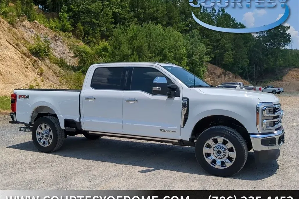 2025 Ford F-350 Lariat photo 1