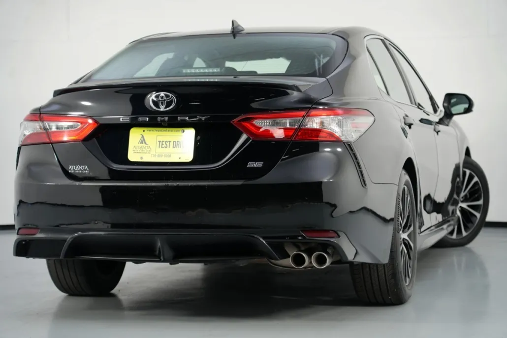 2019 Toyota Camry SE XLE photo 1