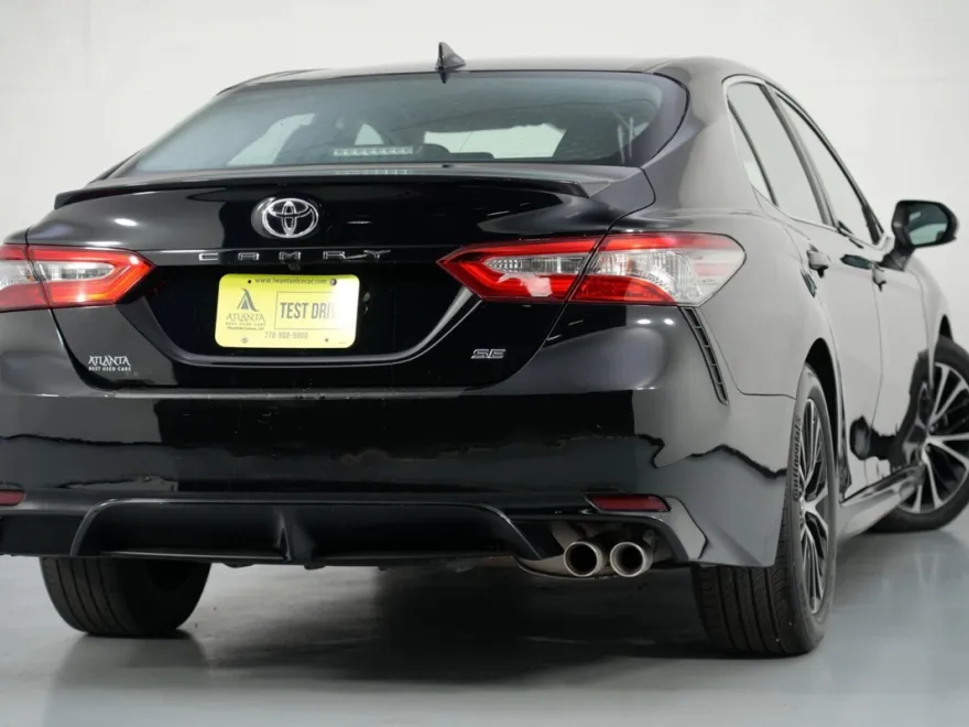 2019 Toyota Camry SE XLE photo 1