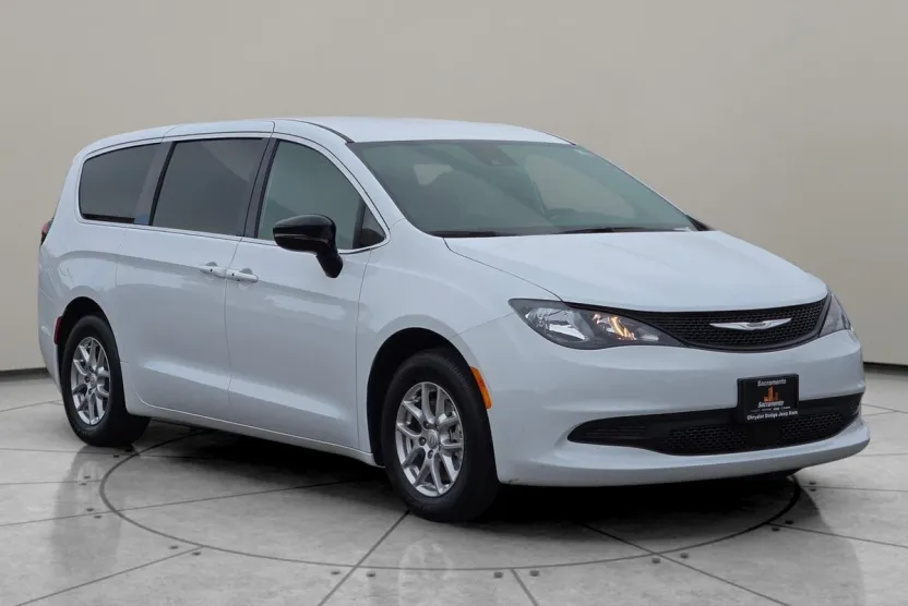 2026 Chrysler Voyager LX photo 1