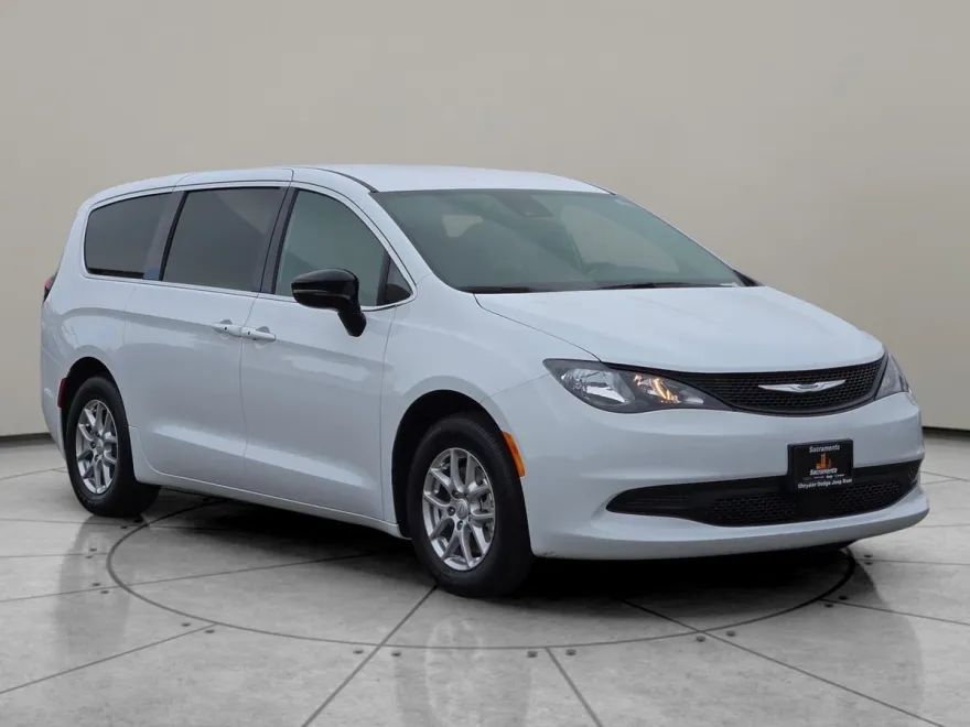2026 Chrysler Voyager LX photo 1