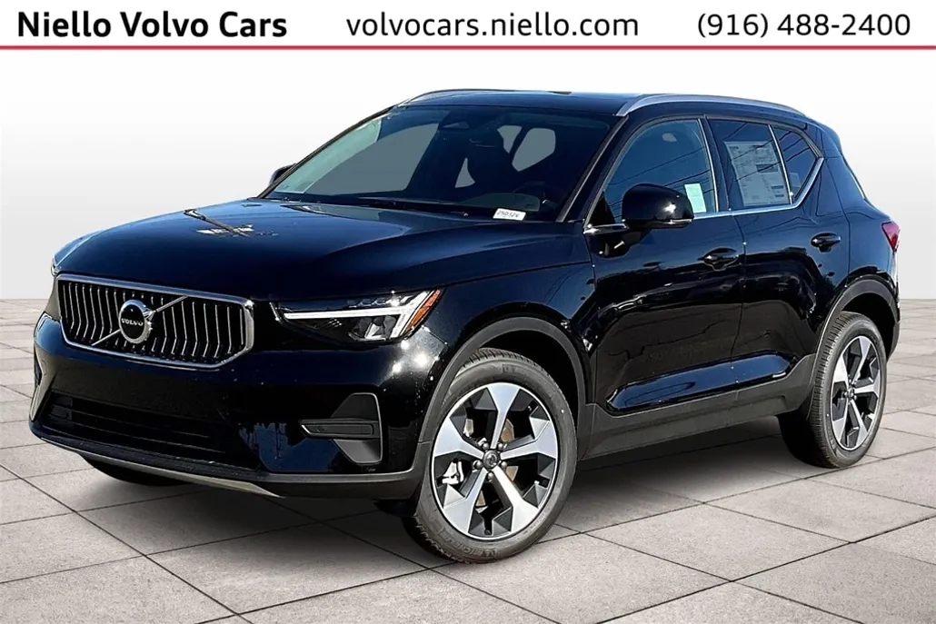 2025 Volvo XC40 Core photo 1
