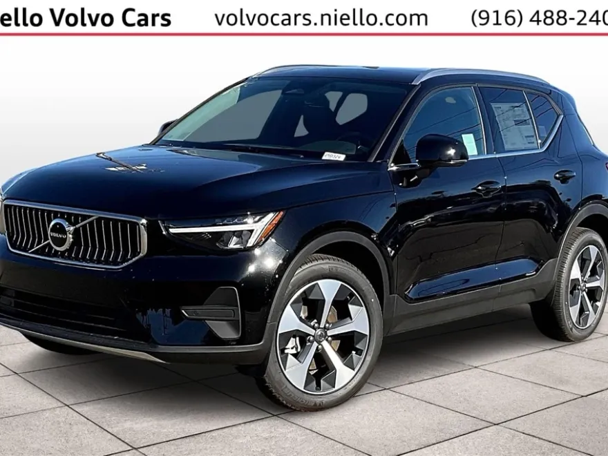 2025 Volvo XC40 Core photo 1