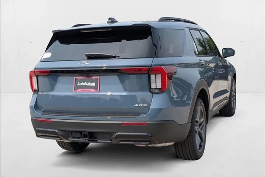 2025 Ford Explorer ST-Line photo 1