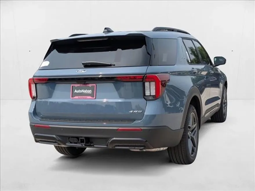 2025 Ford Explorer ST-Line photo 1