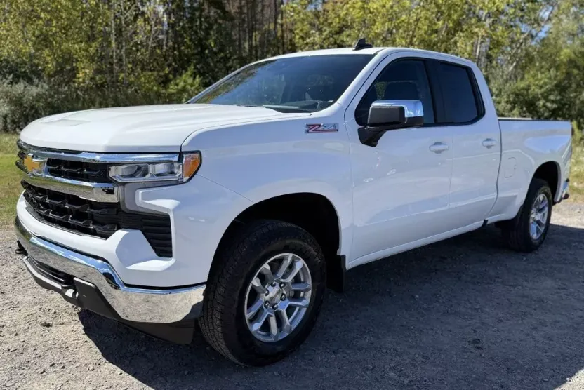 2026 Chevrolet Silverado 1500 LT photo 1