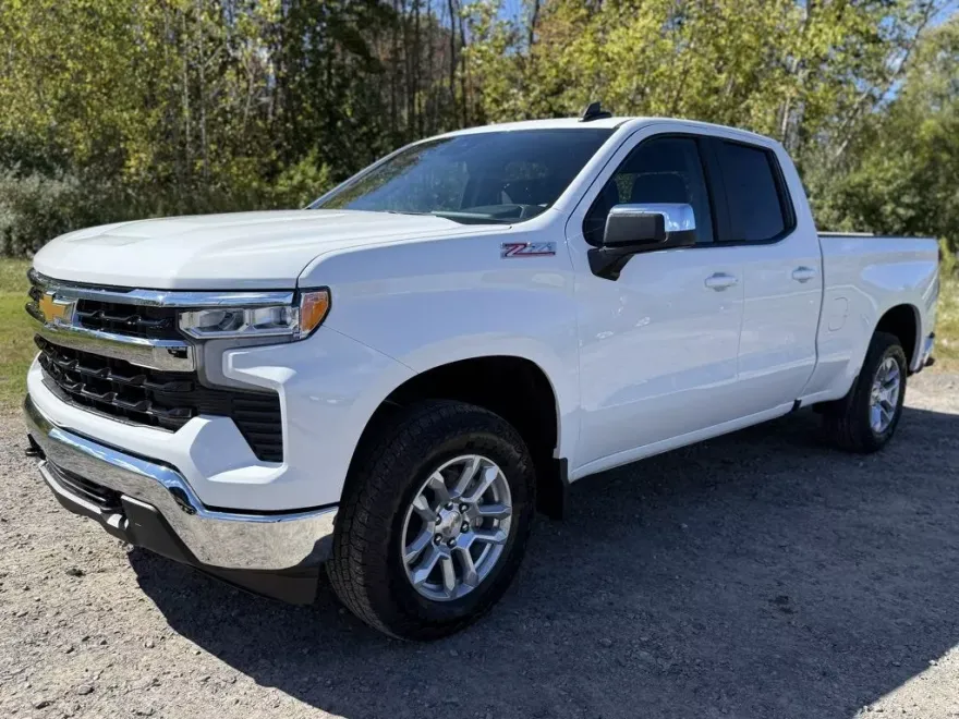 2026 Chevrolet Silverado 1500 LT photo 1