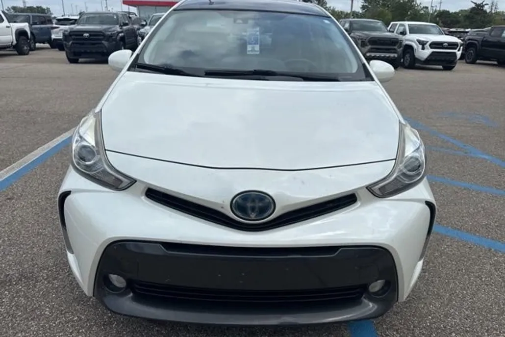 2016 Toyota Prius V Five photo 1
