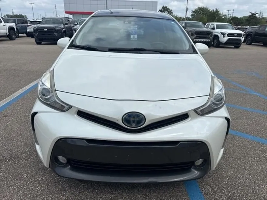 2016 Toyota Prius V Five photo 1
