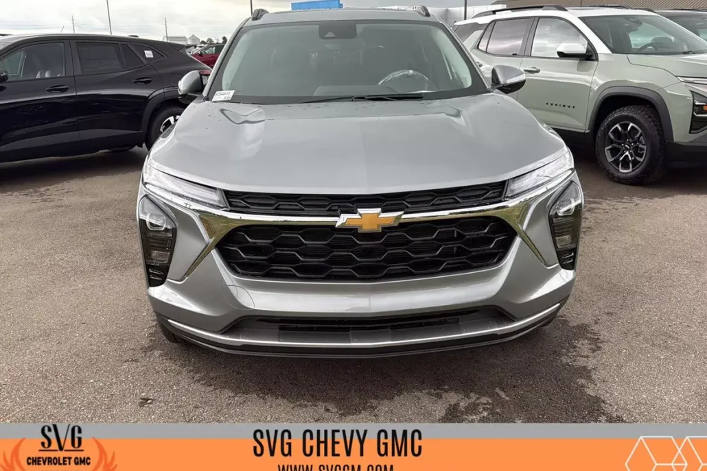 2025 Chevrolet Trax LT photo 1