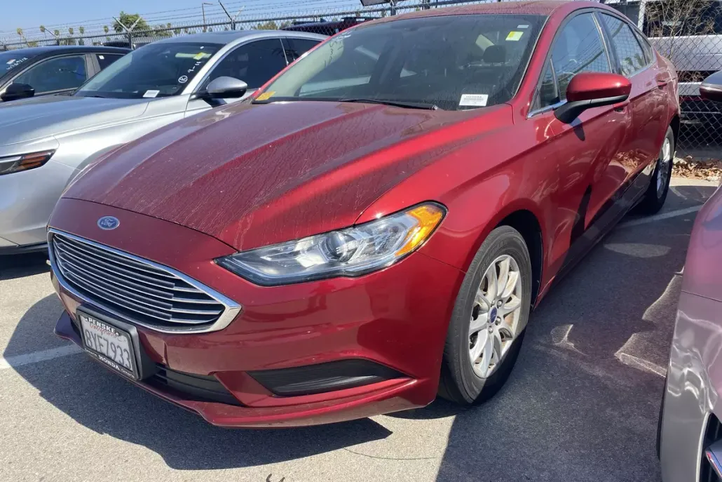 2018 Ford Fusion S photo 1