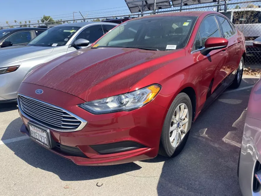 2018 Ford Fusion S photo 1