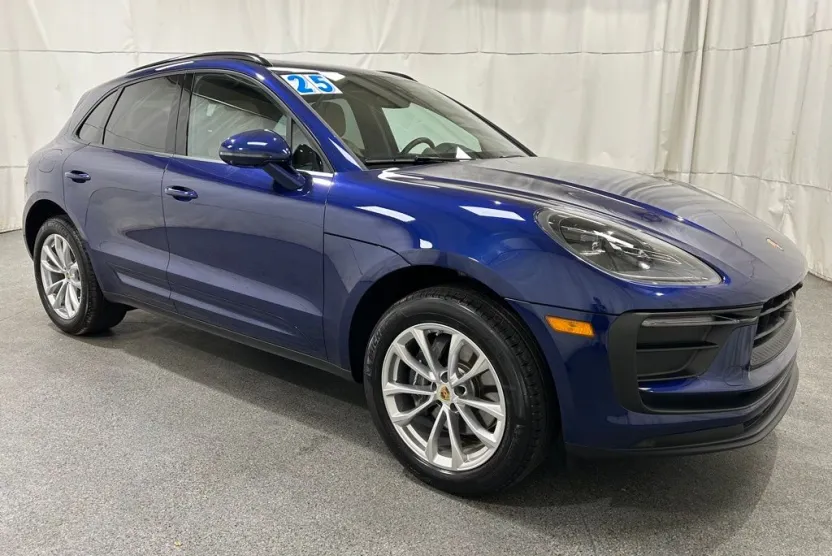 2025 Porsche Macan Base photo 1