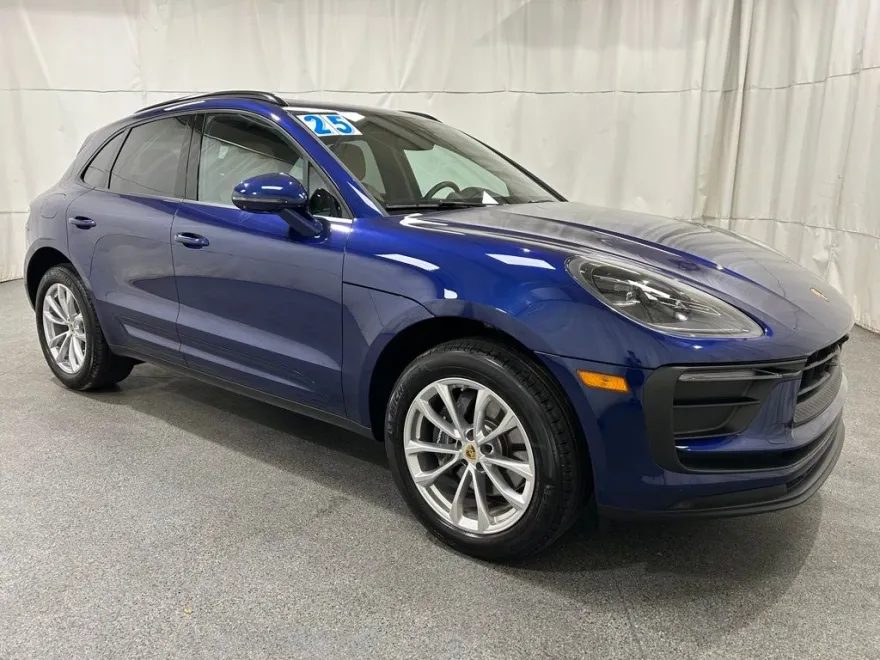 2025 Porsche Macan Base photo 1