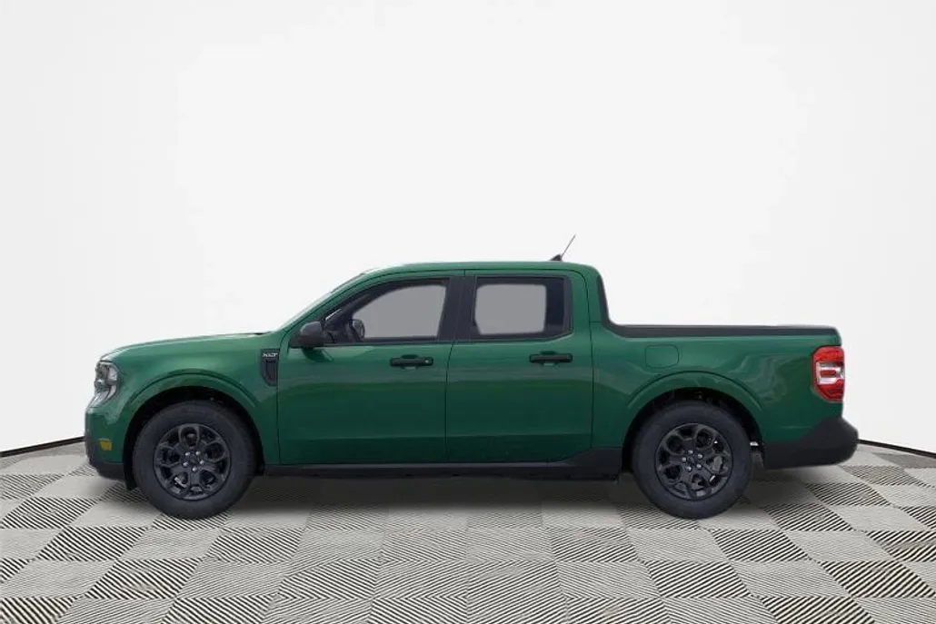 2025 Ford Maverick XLT photo 1
