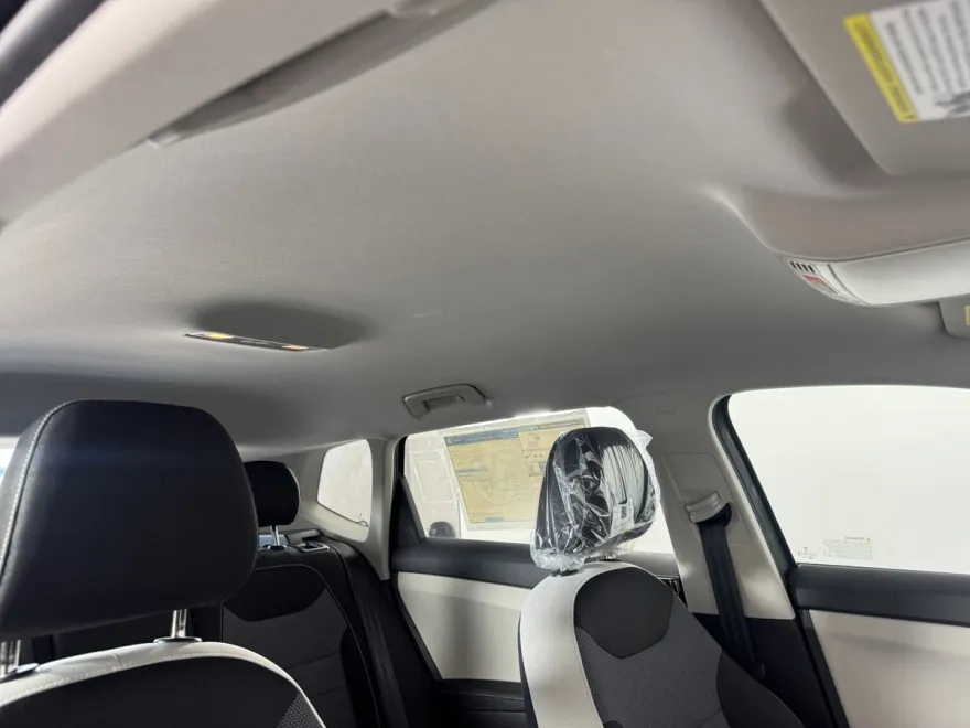 2025 Volkswagen Taos S photo 1
